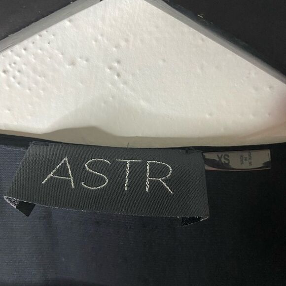 Astr The Label Black Cold Shoulder Beaded Top Size XS - Picture 6 of 7